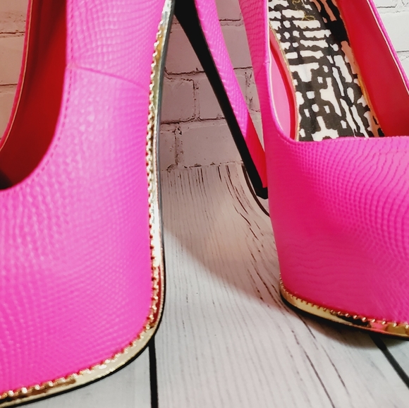 Qupid  Mady Hot pink Platform stilettos - Picture 2 of 10